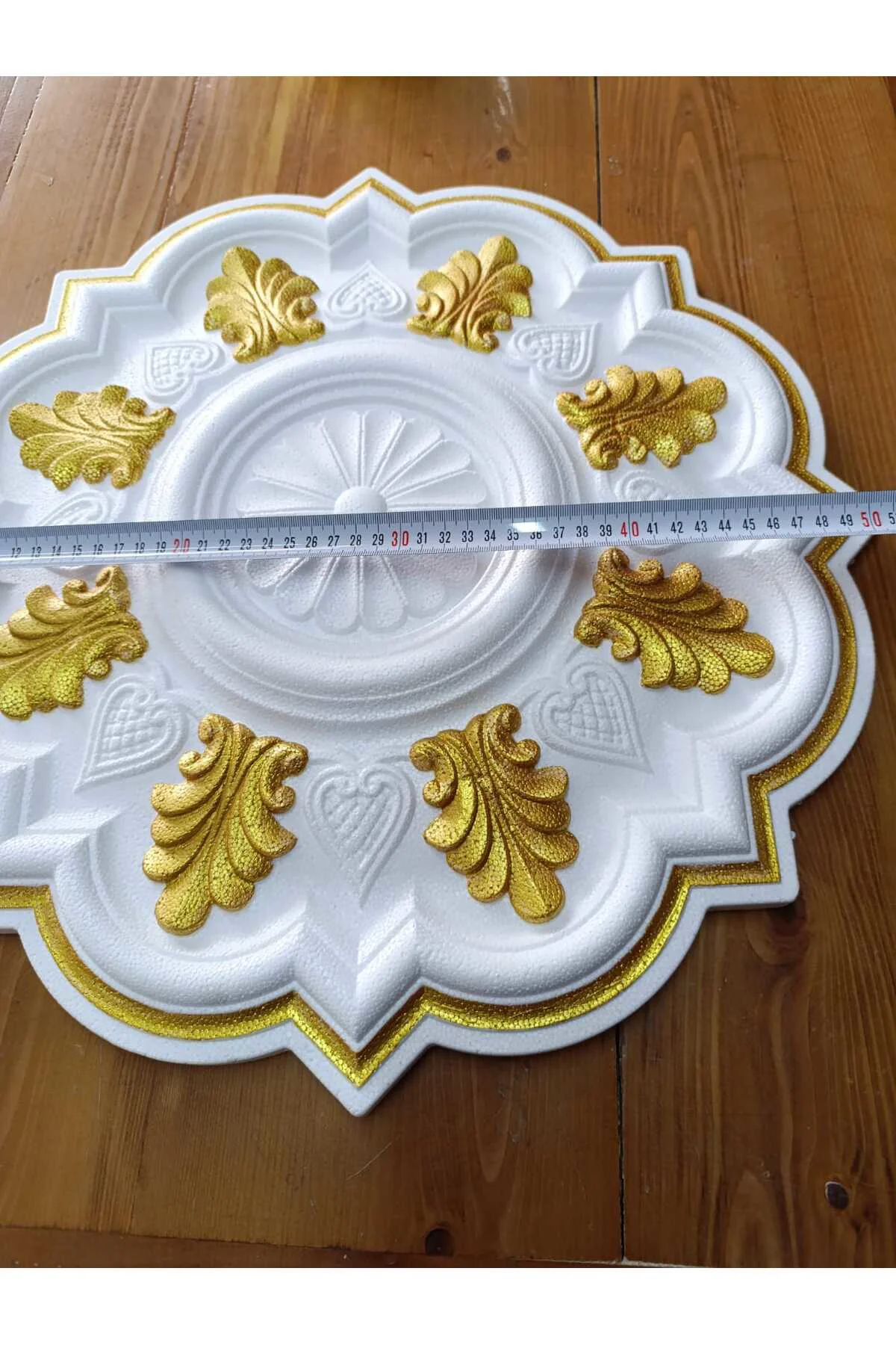 MENEKŞE DESENLİ METALİK BOYALI TAVAN GÖBEĞİ 50 cm - ALTIN (Gold) 