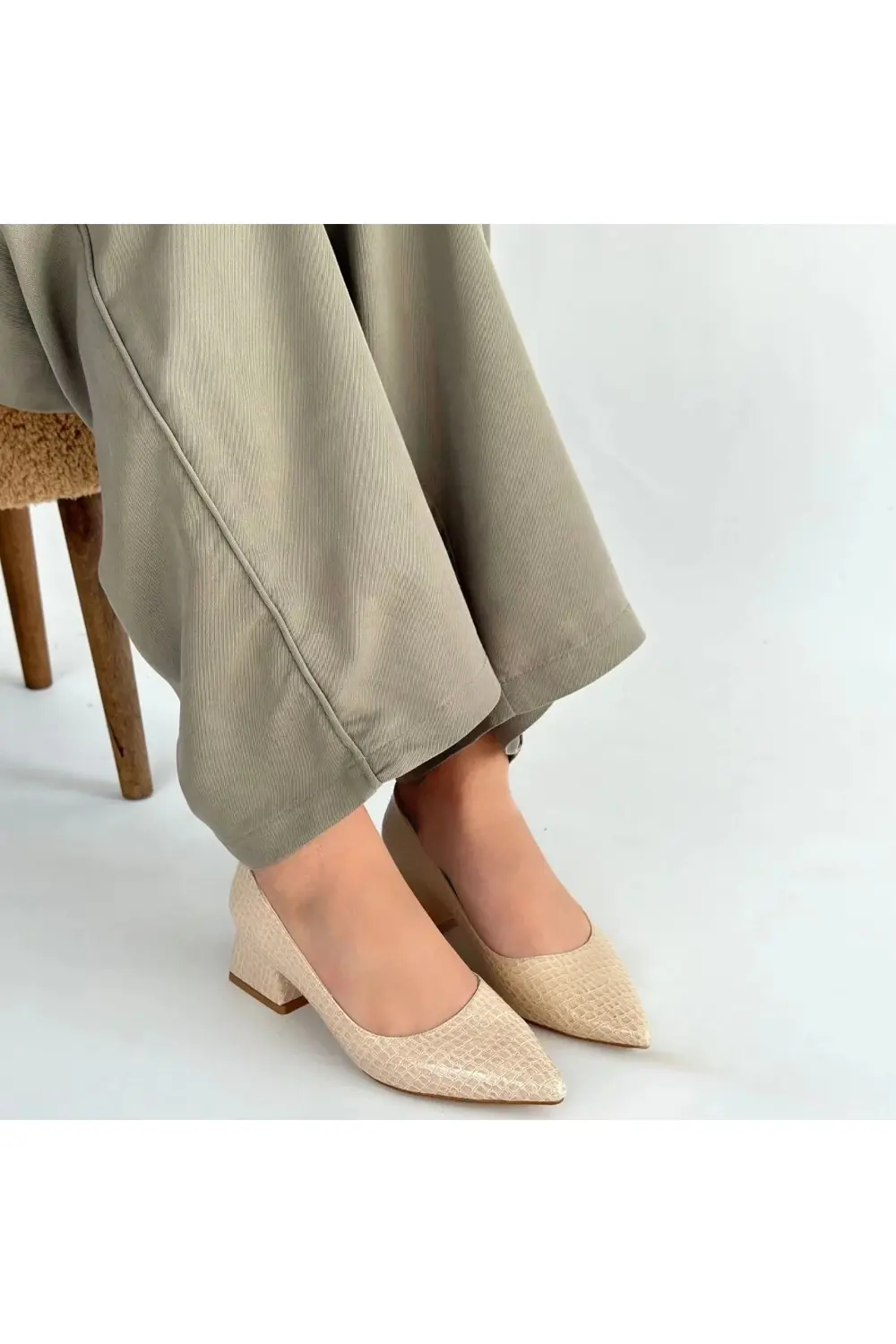 Meort Bej Rugan Topuklu Ayakkabı