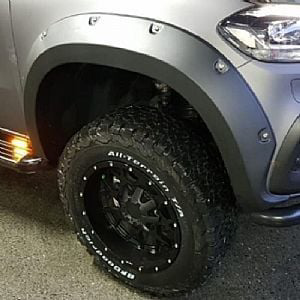 Mercedes X-Class Uyumlu Çamurluk Kaplama Tek Depo 4.5Cm Cıvatalı Mercedes X-Class Uyumlu Çamurluk Kaplama Tek Depo 4.5Cm Cıvatalı