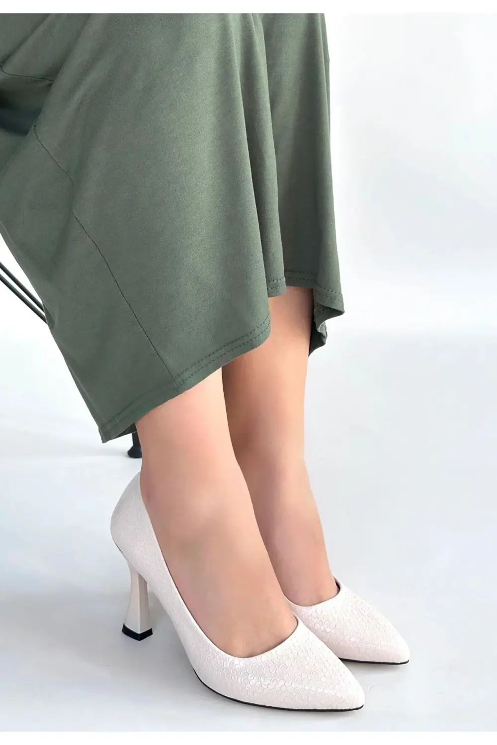 Merio Bej Baskılı Rugan Topuklu Ayakkabı