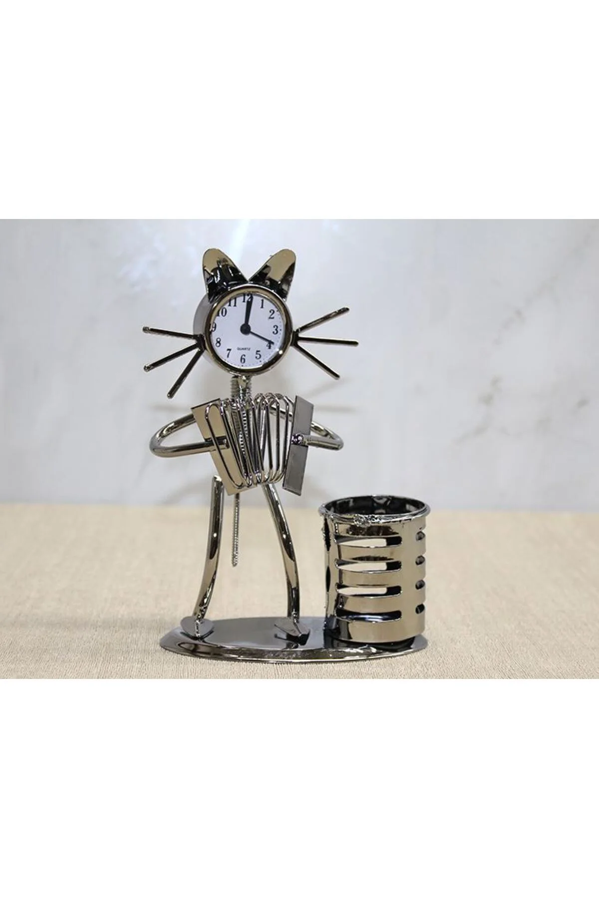 Metal Akordiyon Çalan Müzisyen Kedi Saat Ve Kalemlik