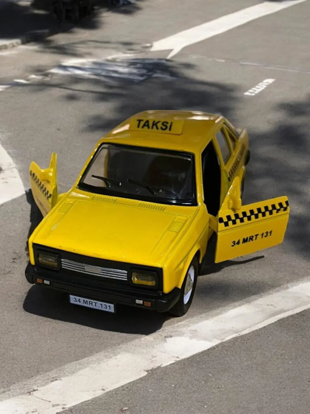 Metal Araba Çek Bırak Sarı Taksi Murat 131 Sesli ve Işıklı ( 1/36
