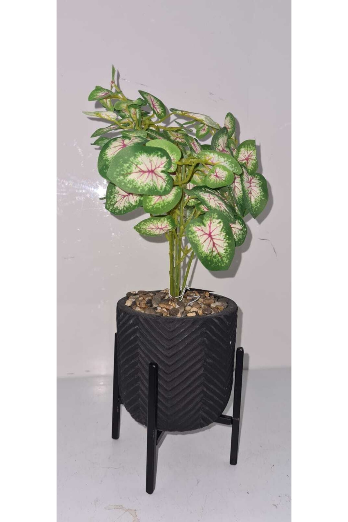 Metal Ayaklı Beton Saksılı Yapay Çiçek