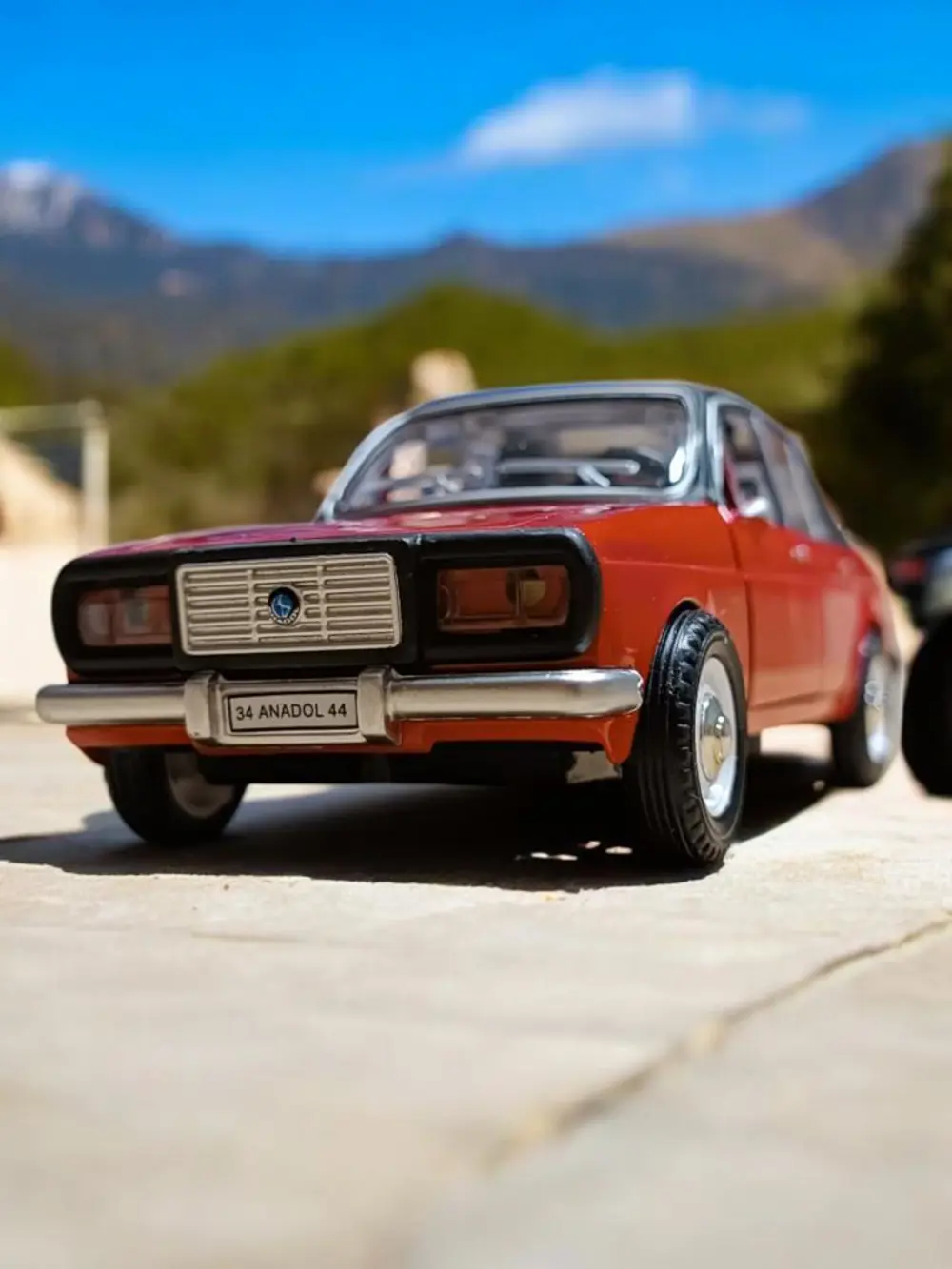 Metal Çek Bırak Anadol Araba Kırmızı Sesli ve Işıklı ( 1/36 Ölçek