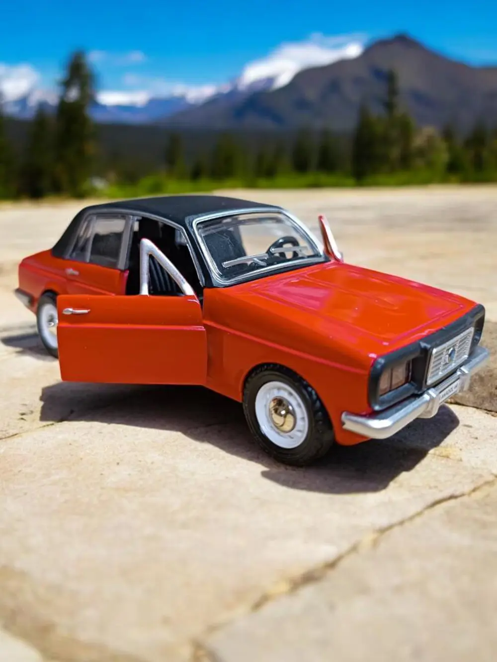 Metal Çek Bırak Anadol Araba Kırmızı Sesli ve Işıklı ( 1/36 Ölçek