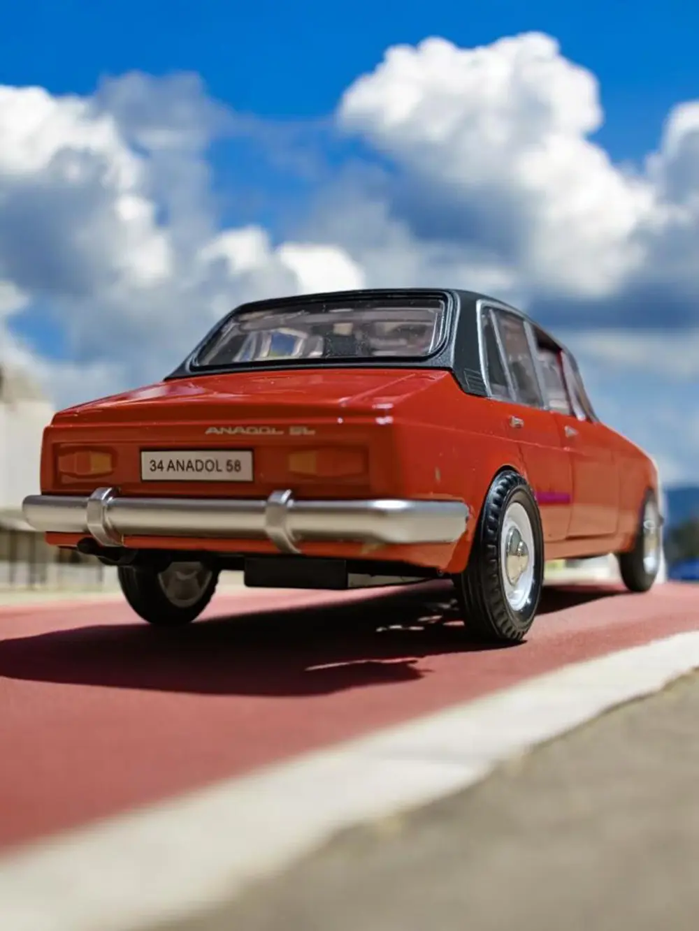 Metal Çek Bırak Anadol Araba Kırmızı Sesli ve Işıklı ( 1/36 Ölçek