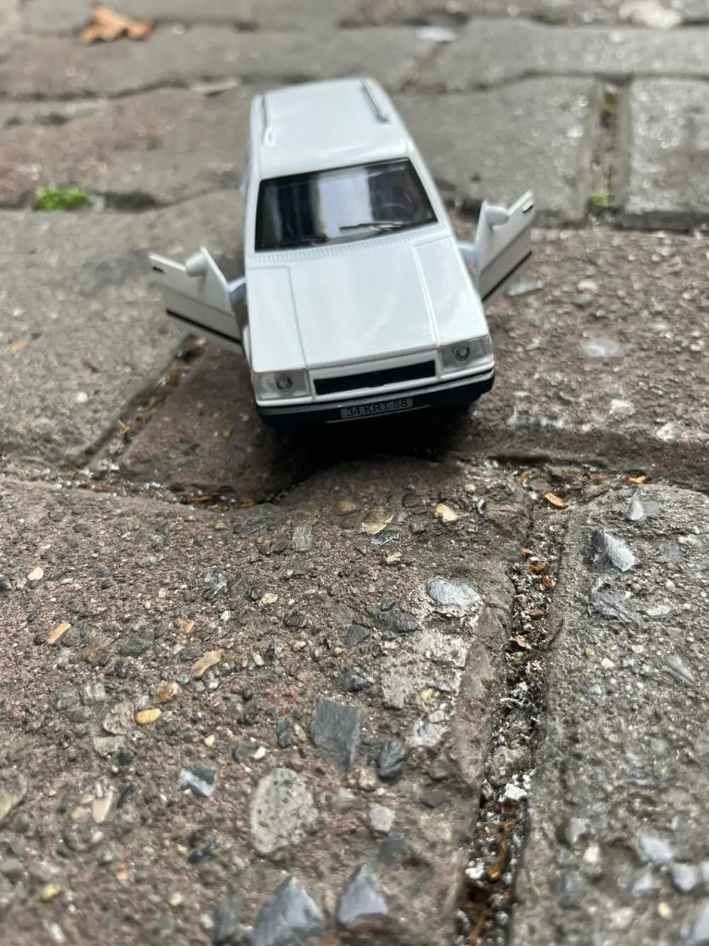Metal Çek Bırak Kartal Araba Beyaz Sesli ve Işıklı ( 1/36 Ölçek ) Metal Çek Bırak Kartal Araba Beyaz Sesli ve Işıklı ( 1/36 Ölçek )
