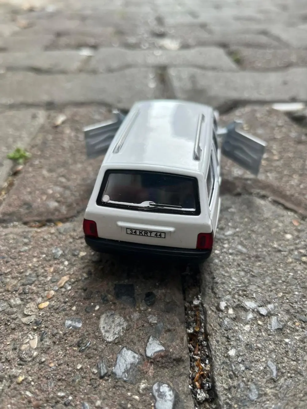 Metal Çek Bırak Kartal Araba Beyaz Sesli ve Işıklı ( 1/36 Ölçek ) Metal Çek Bırak Kartal Araba Beyaz Sesli ve Işıklı ( 1/36 Ölçek )
