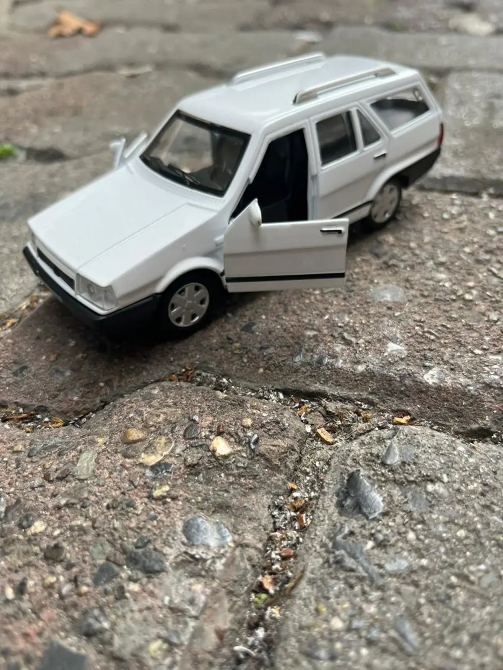 Metal Çek Bırak Kartal Araba Beyaz Sesli ve Işıklı ( 1/36 Ölçek ) Metal Çek Bırak Kartal Araba Beyaz Sesli ve Işıklı ( 1/36 Ölçek )
