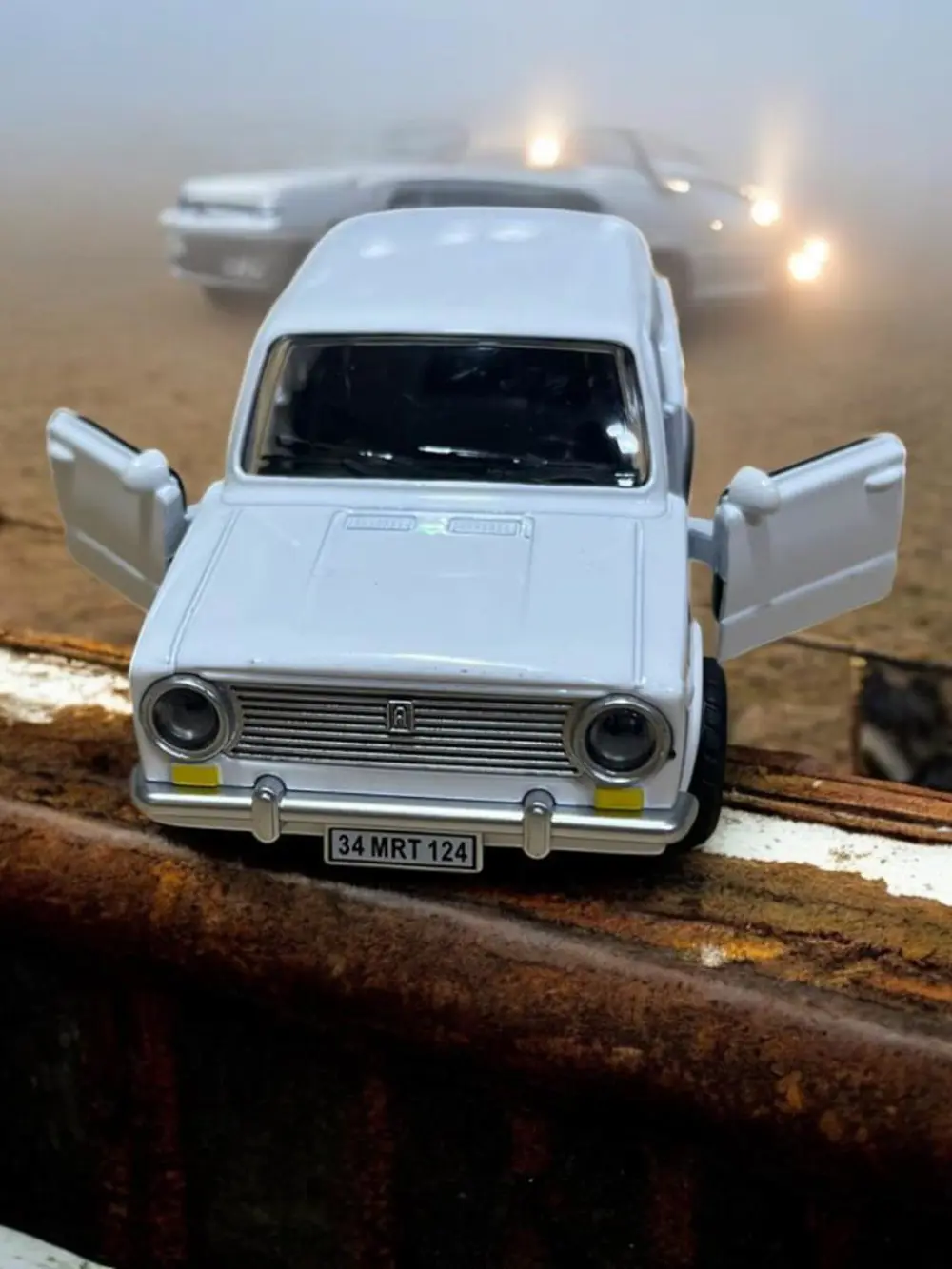 Metal Çek Bırak Murat 124 Araba Beyaz Sesli ve Işıklı ( 1/36 Ölçe