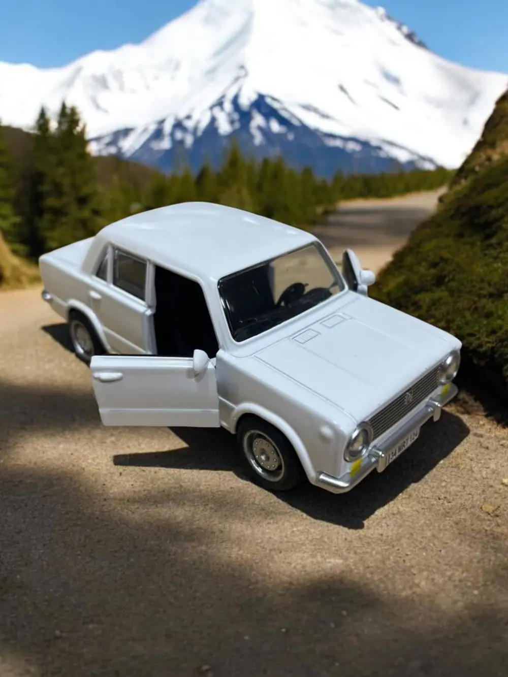 Metal Çek Bırak Murat 124 Araba Beyaz Sesli ve Işıklı ( 1/36 Ölçe