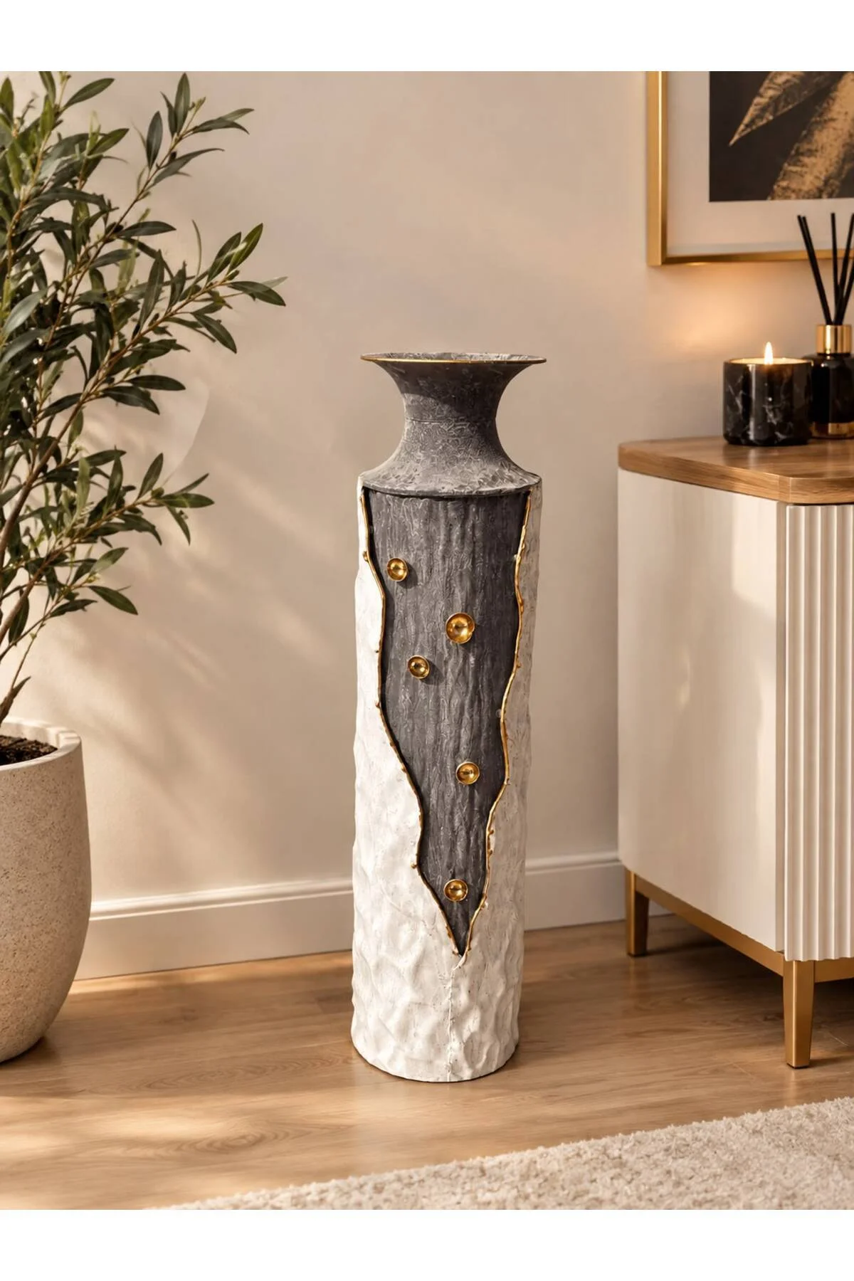 Metal Dekoratif Gri Gold Detaylı Vazo 65*16cm Metal Dekoratif Gri Gold Detaylı Vazo 65*16cm