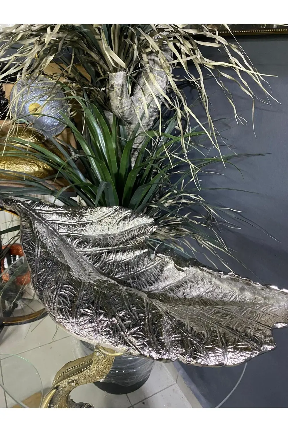 Metal Döküm Kıvrımlı Dekoratif Yaprak Tabak