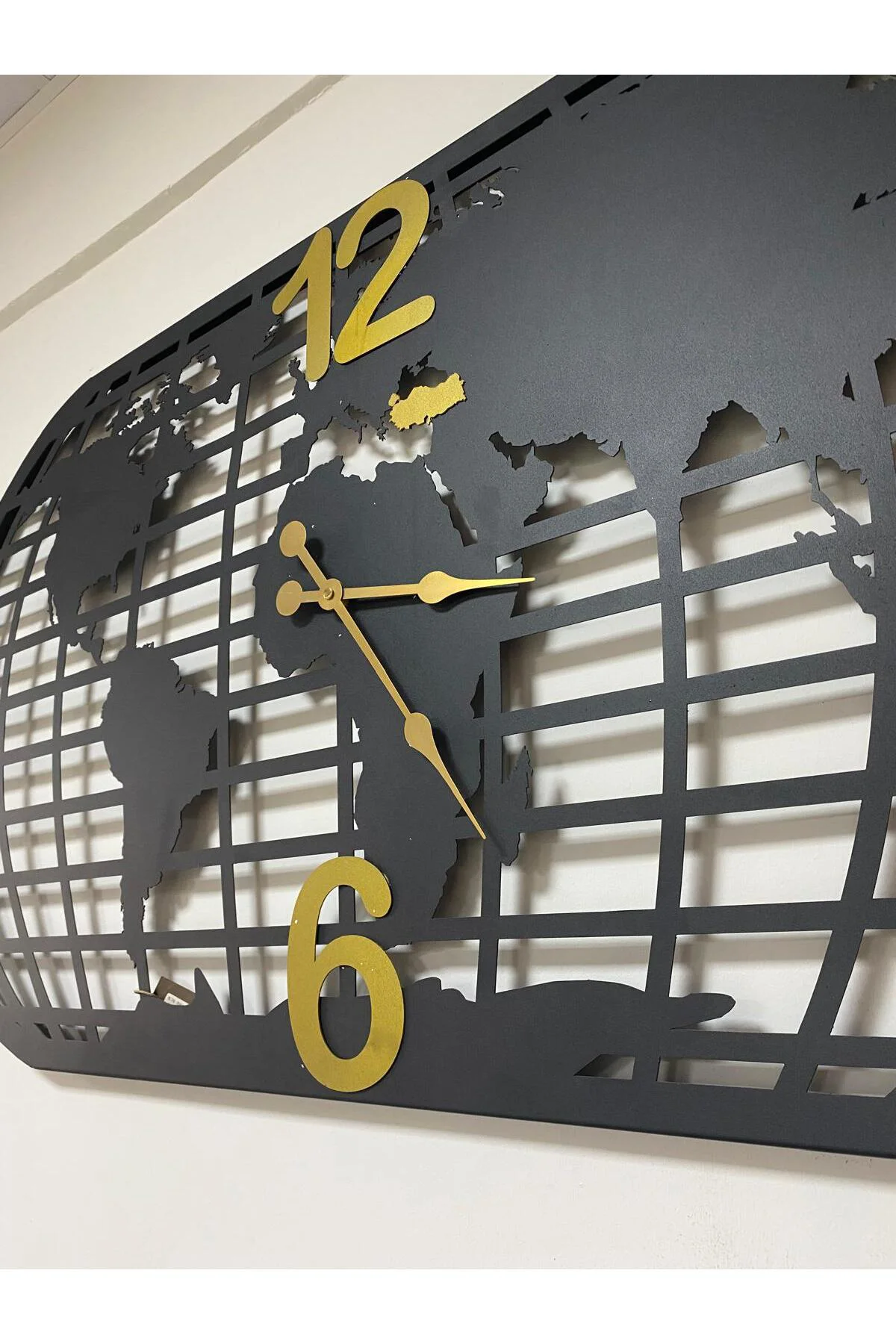 Metal Dünya Temalı Büyük Duvar Saati 130x70cm