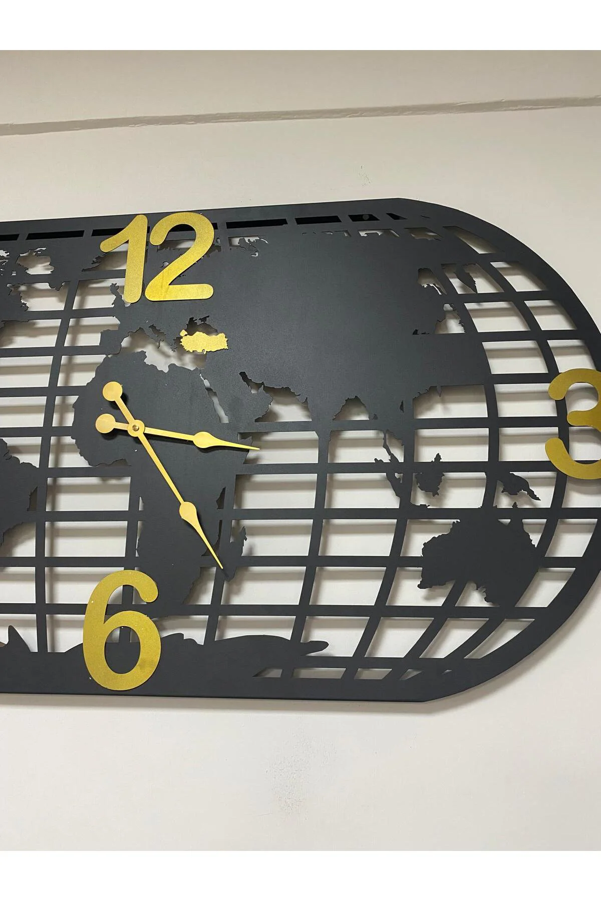 Metal Dünya Temalı Büyük Duvar Saati 130x70cm