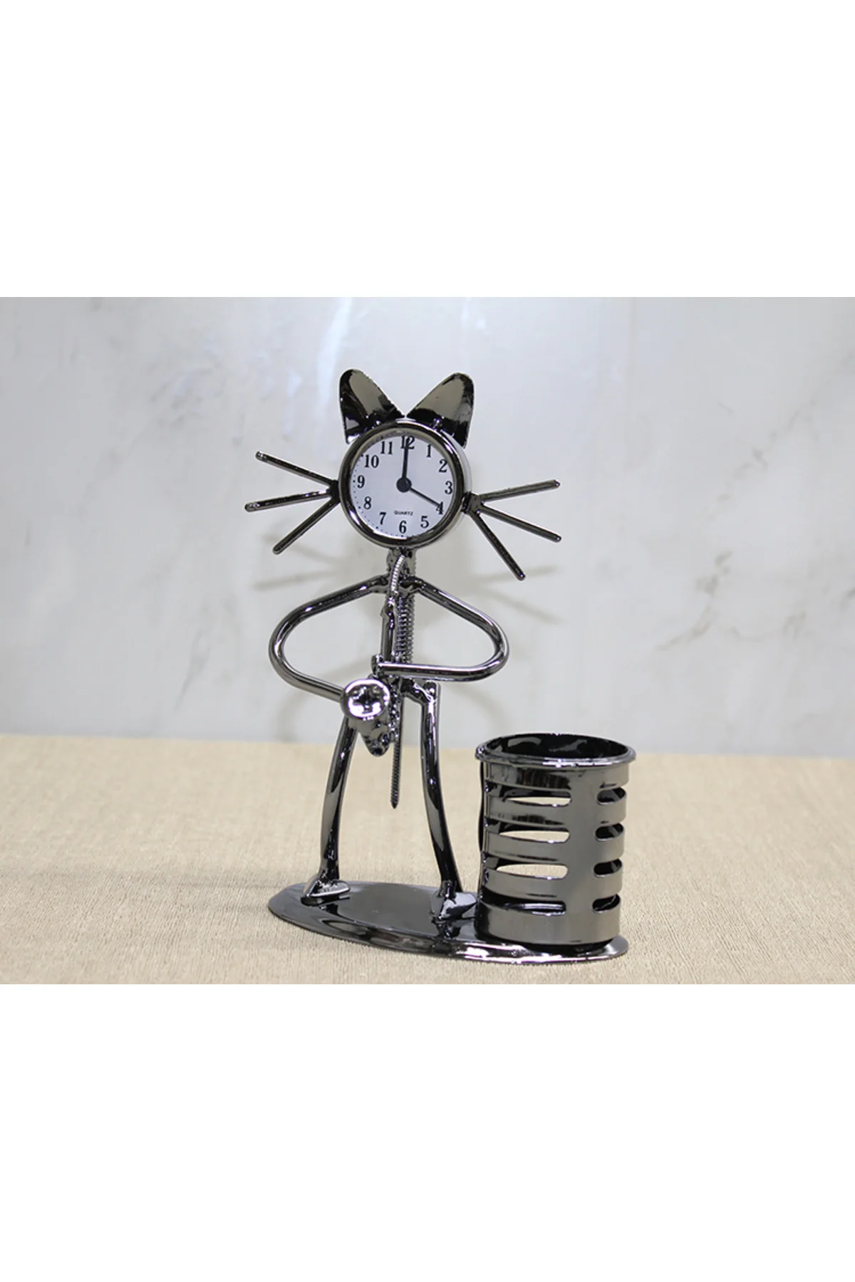 Metal Saksafon Çalan Müzisyen Kedi Saat Ve Kalemlik