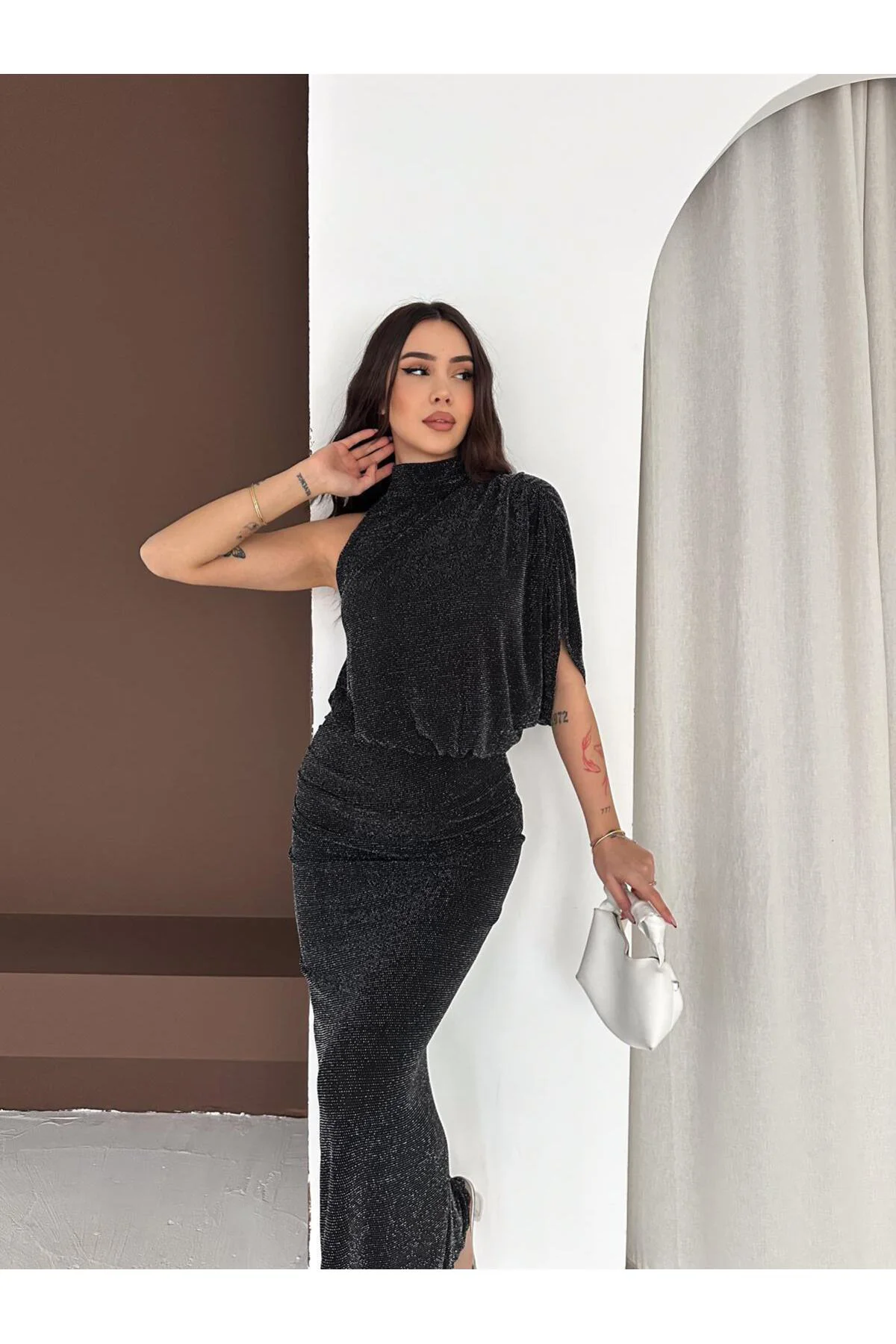 Metalik İpli Asimetrik Abiye Elbise