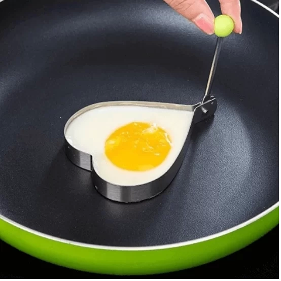 Metalik Kalp Şeklinde Metal Omlet Yumurta Ve Krep Kalıpları Metalik Kalp Şeklinde Metal Omlet Yumurta Ve Krep Kalıpları