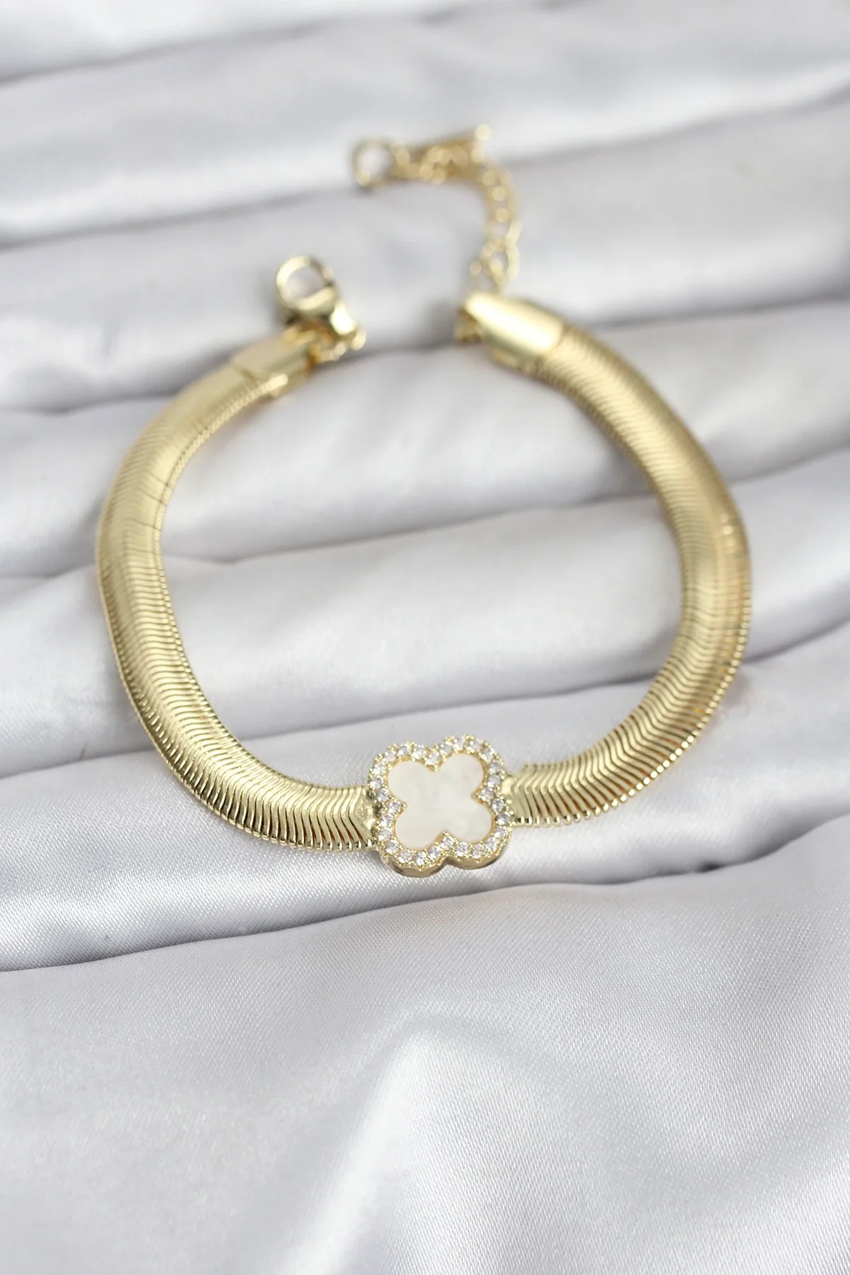 Mey İthalat® 316L Çelik Gold Renk Beyaz Yonca Model Zirkon Taşlı 