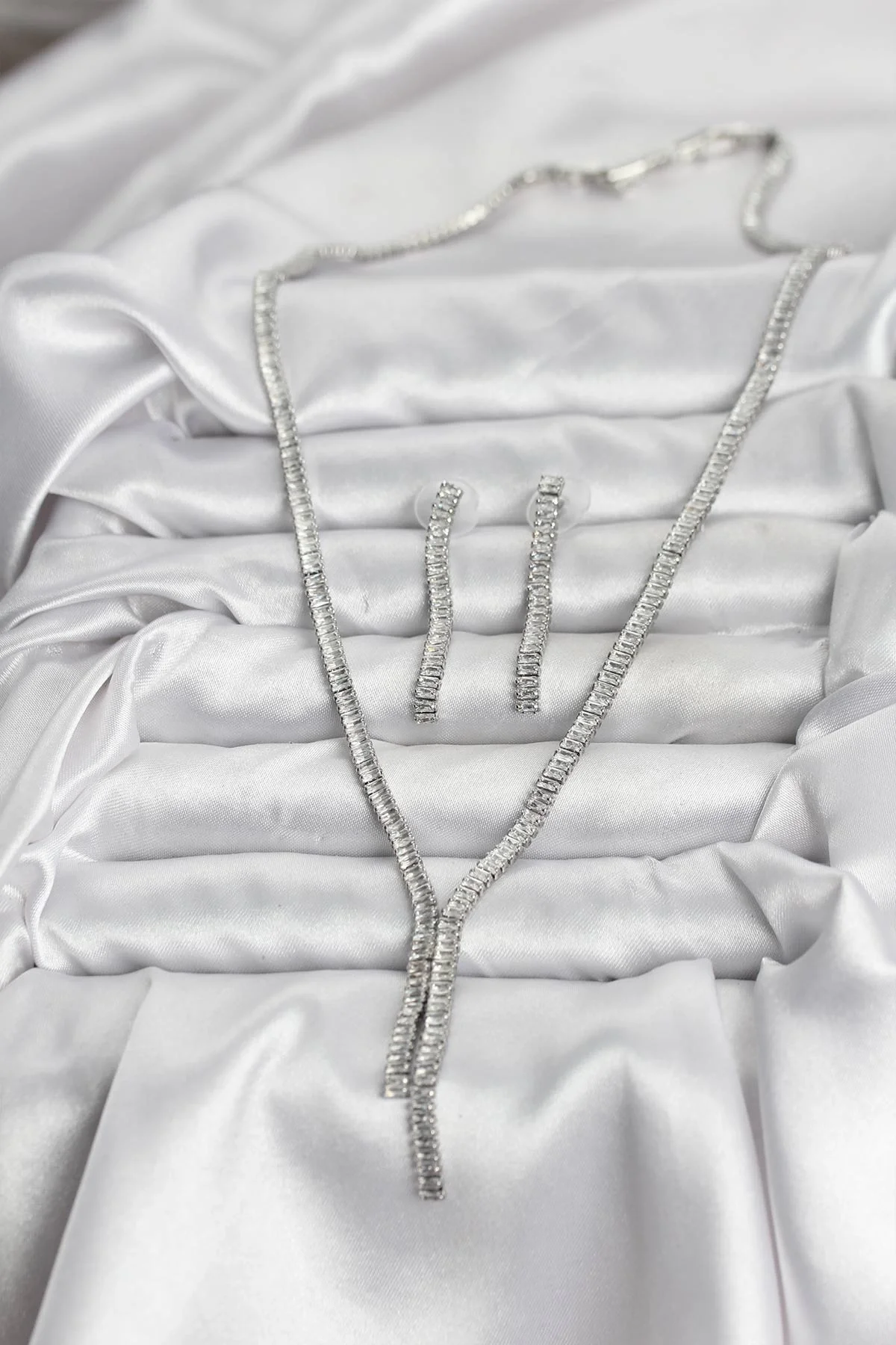 Mey İthalat® Gümüş Renk Baget Zirkon Taşlı Kadın Kolye Küpe Set