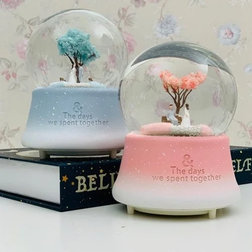 Mey İthalat® Orta Boy Romantik Çiftler Temalı Kar Küresi