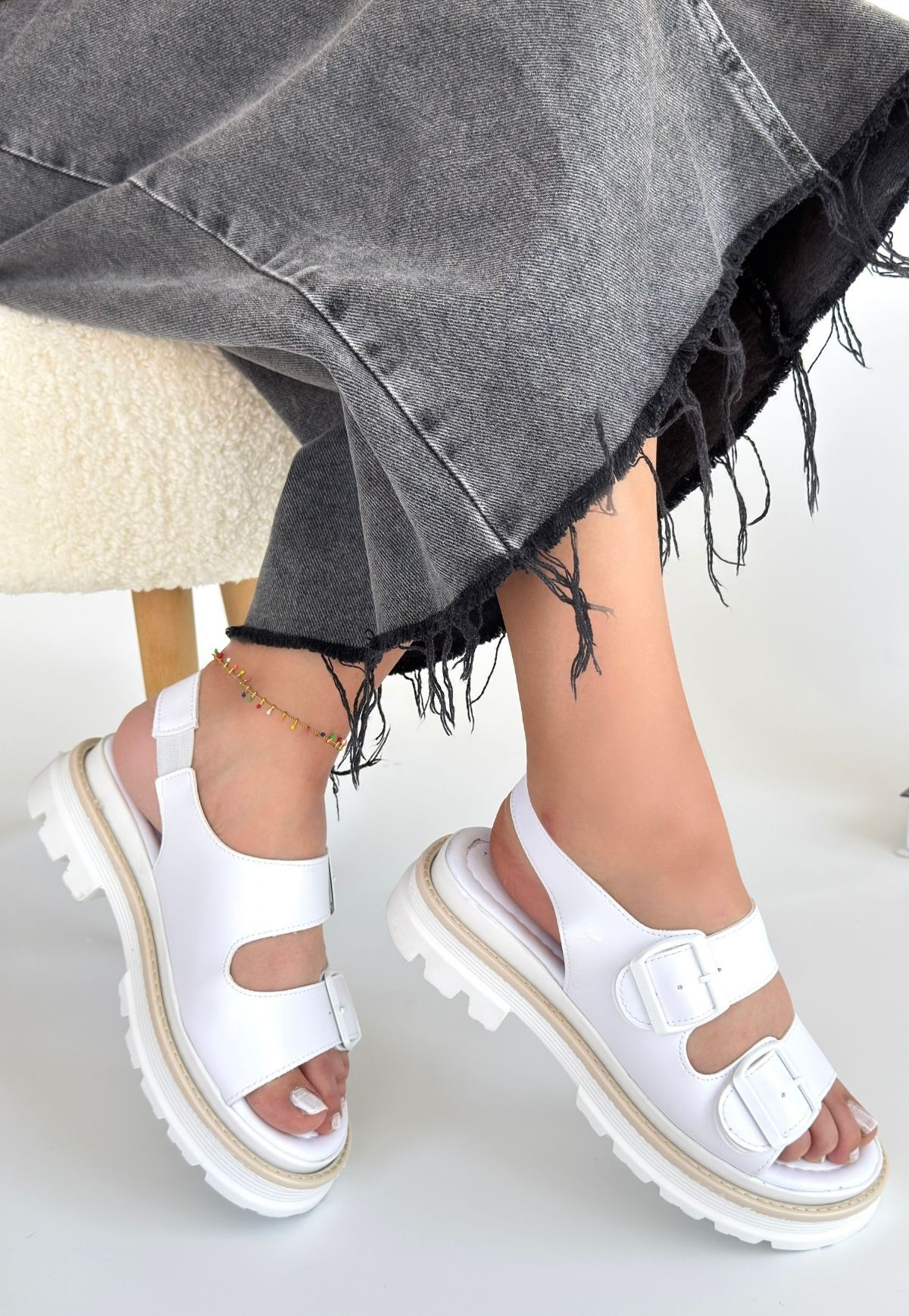 Milta Beyaz Cilt Sandalet