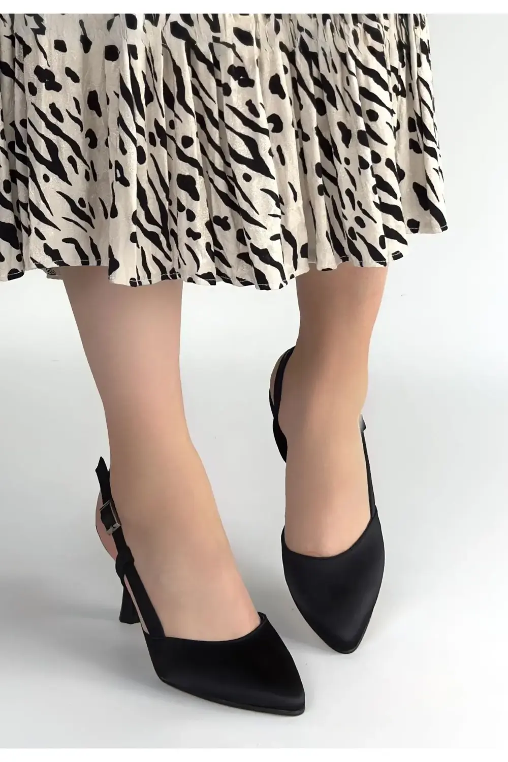 Minde Siyah Saten Topuklu Ayakkabı