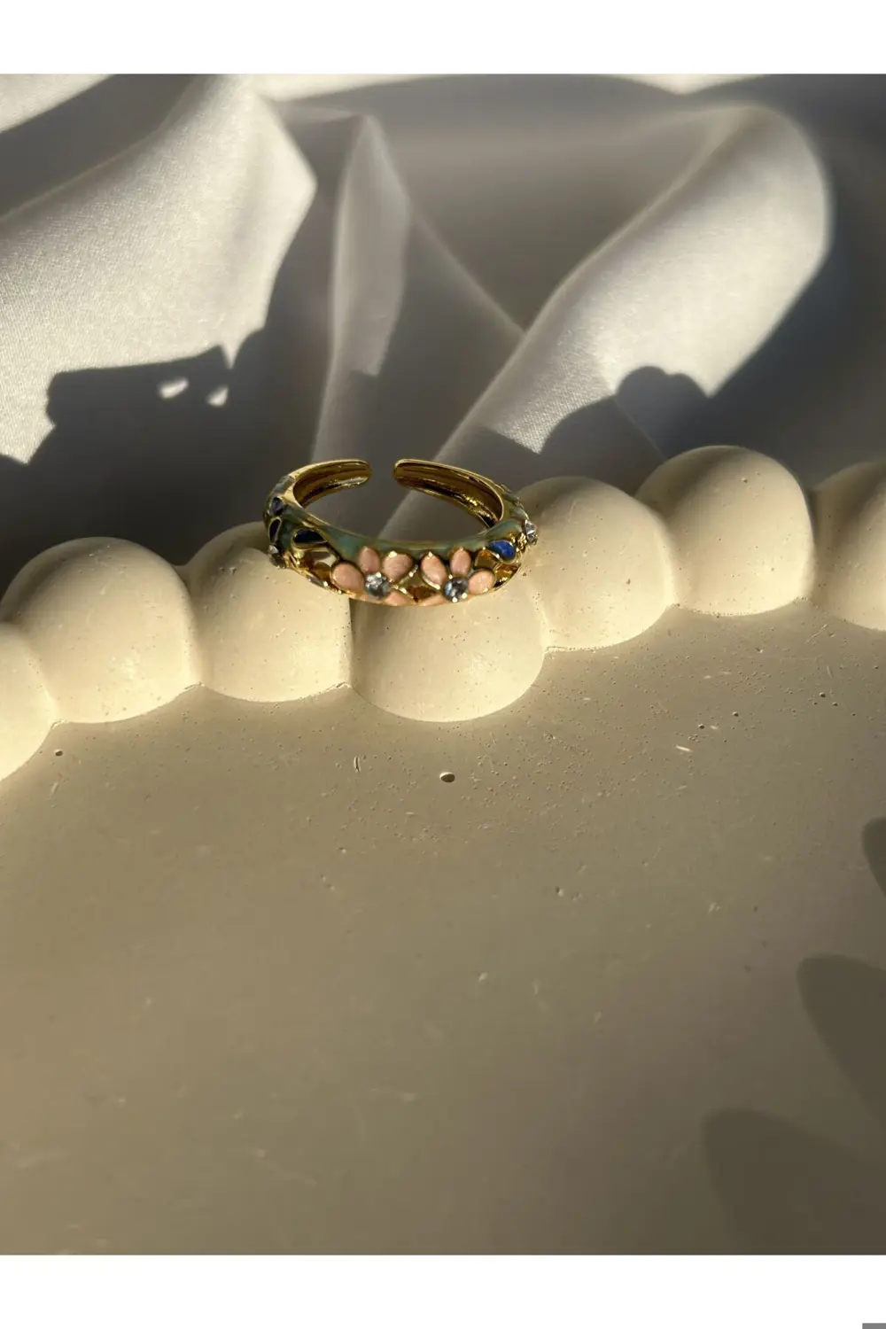 Atelier Emine Mineli Pembe Çiçek Detay Yüzük