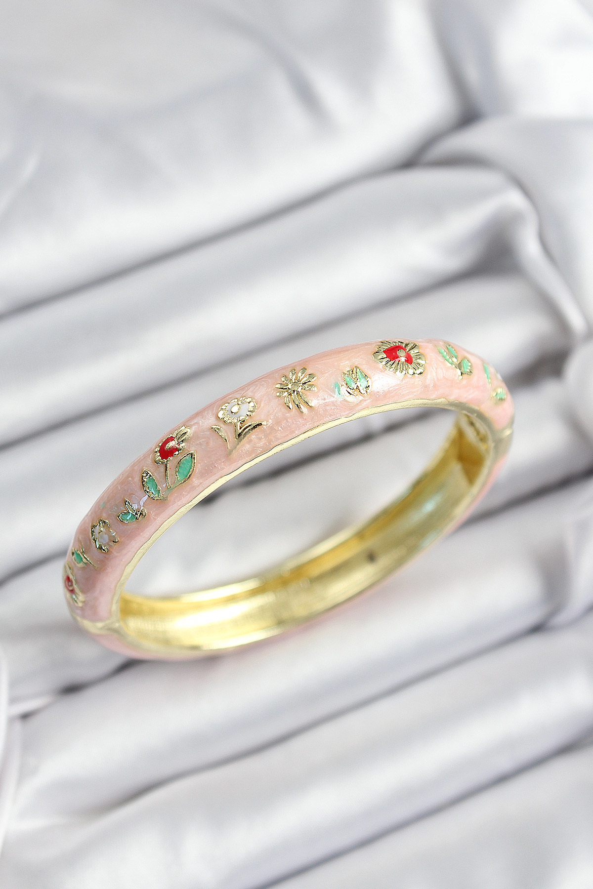 Mineli Pirinç Pembe Çiçek Motifli Gold Renk Kadın Kelepçe - TJ-BB