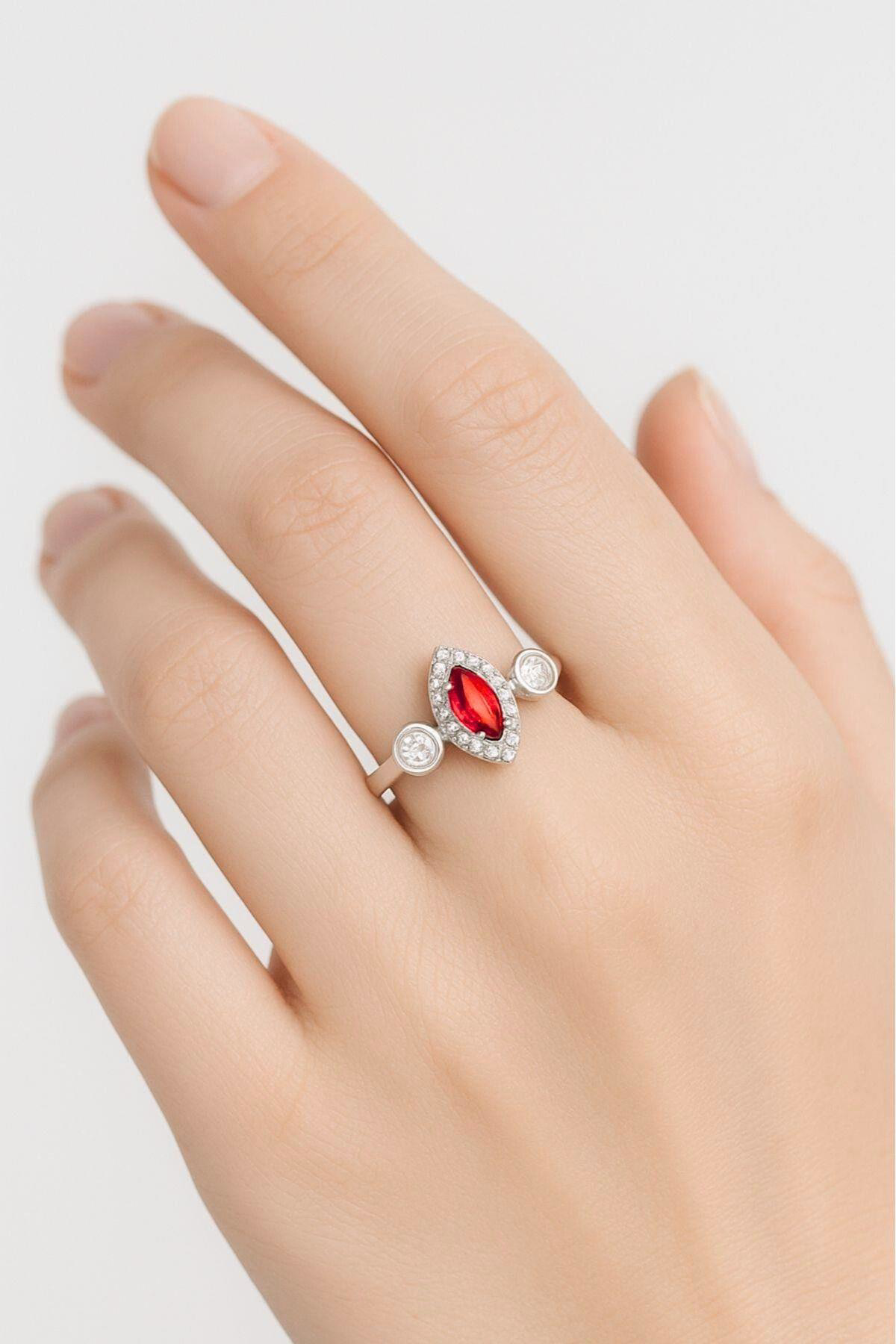Minera Serisi 925 Ayar Gümüş Kırmızı Lal Zirkon Taşlı Mekik Yüzük