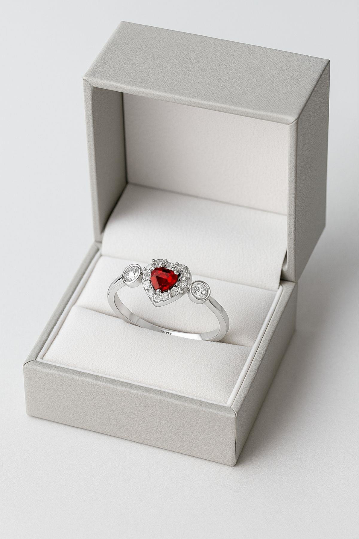 Minera Serisi Kırmızı Lal Zirkon Taşlı Kalp Gümüş Kadın Yüzük
