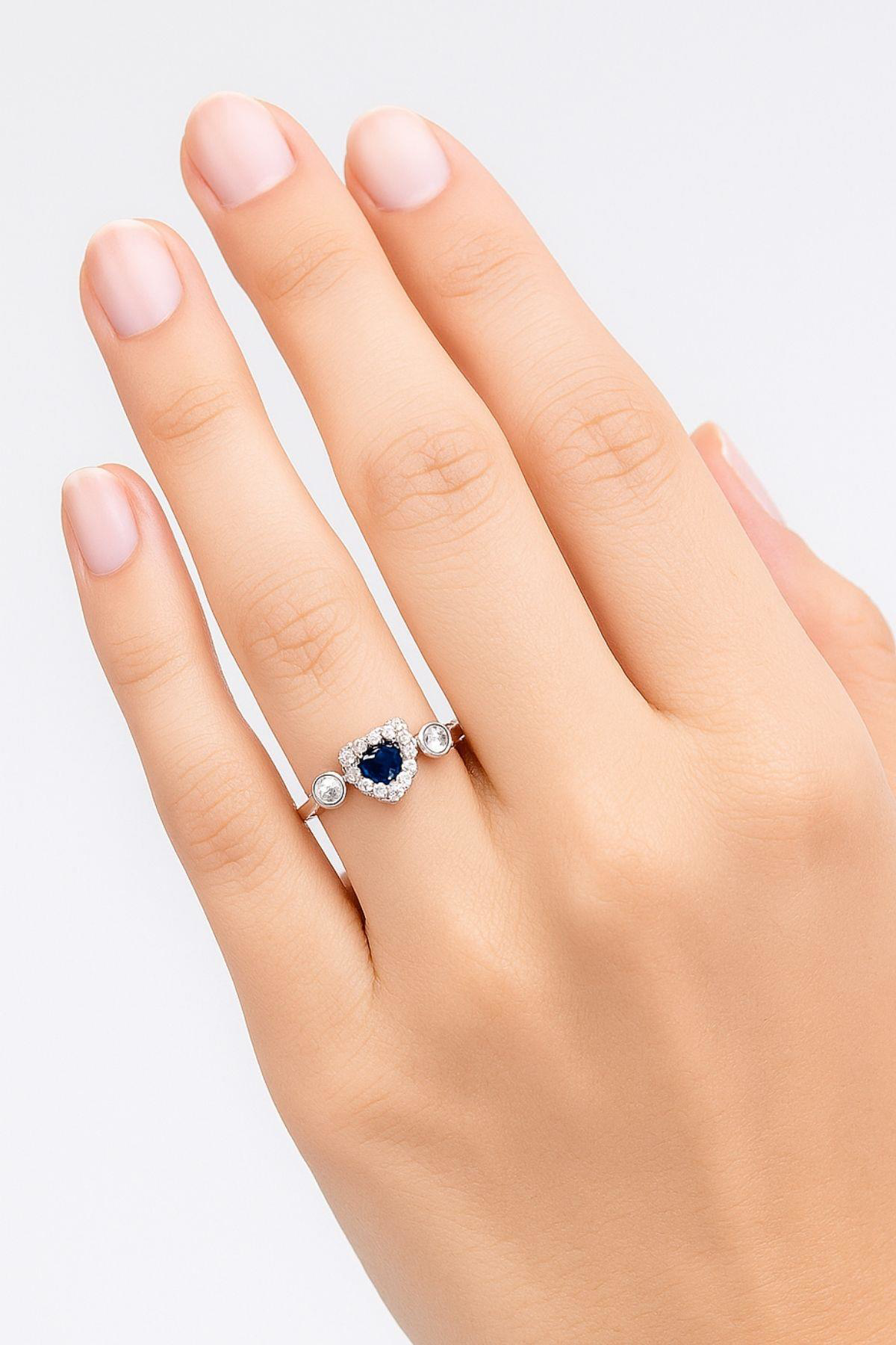 Minera Serisi Mavi Safir Zirkon Taşlı Kalp Gümüş Kadın Yüzük