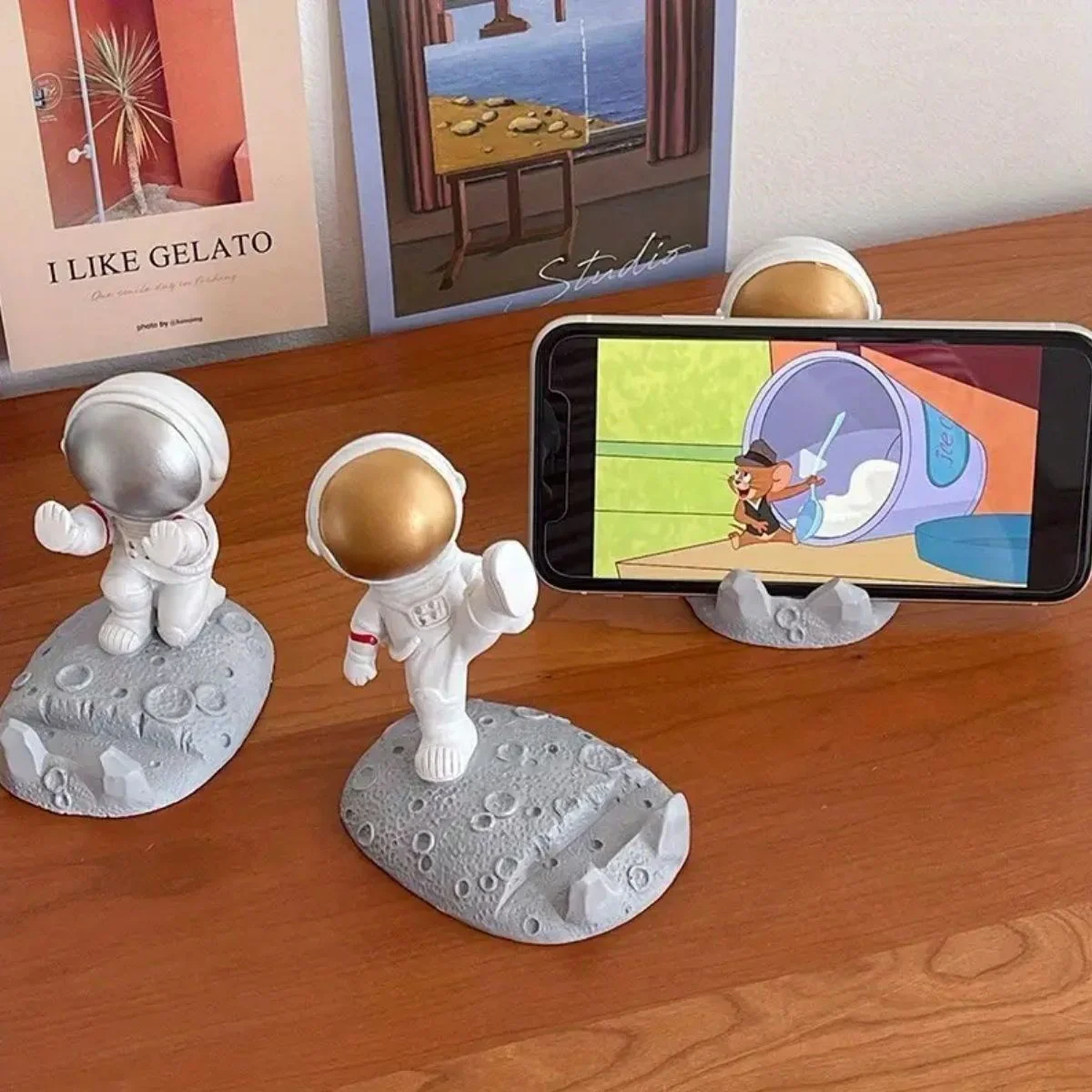 Mini Astronot Model Telefon ve Tablet Tutucu Standı Mini Astronot Model Telefon ve Tablet Tutucu Standı