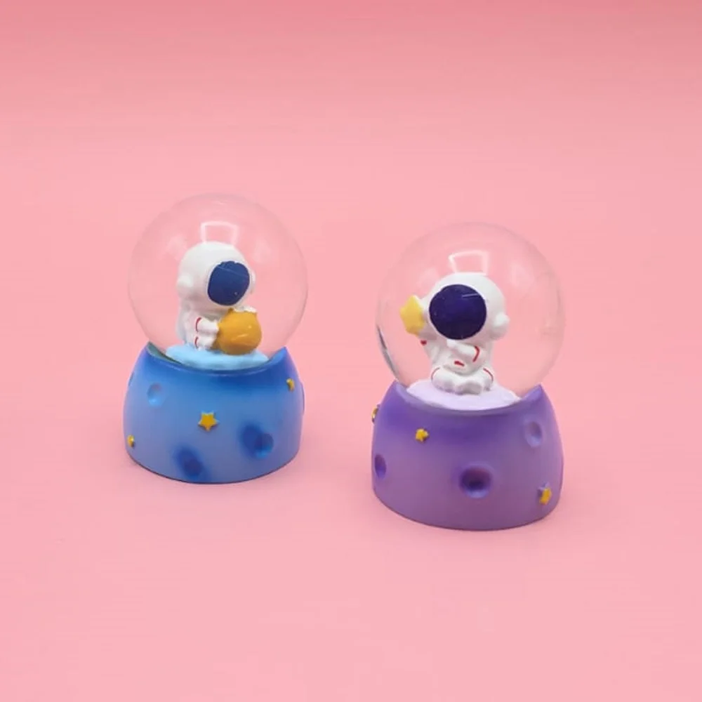 Mini Boy Sevimli Astronot Tasarımlı Işıklı Kar Küresi