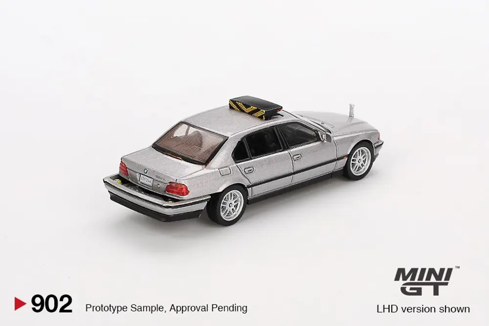 Mini GT BMW 750IL "Tomorrow Never Dies" BL 902
