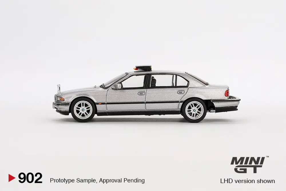 Mini GT BMW 750IL "Tomorrow Never Dies" BL 902
