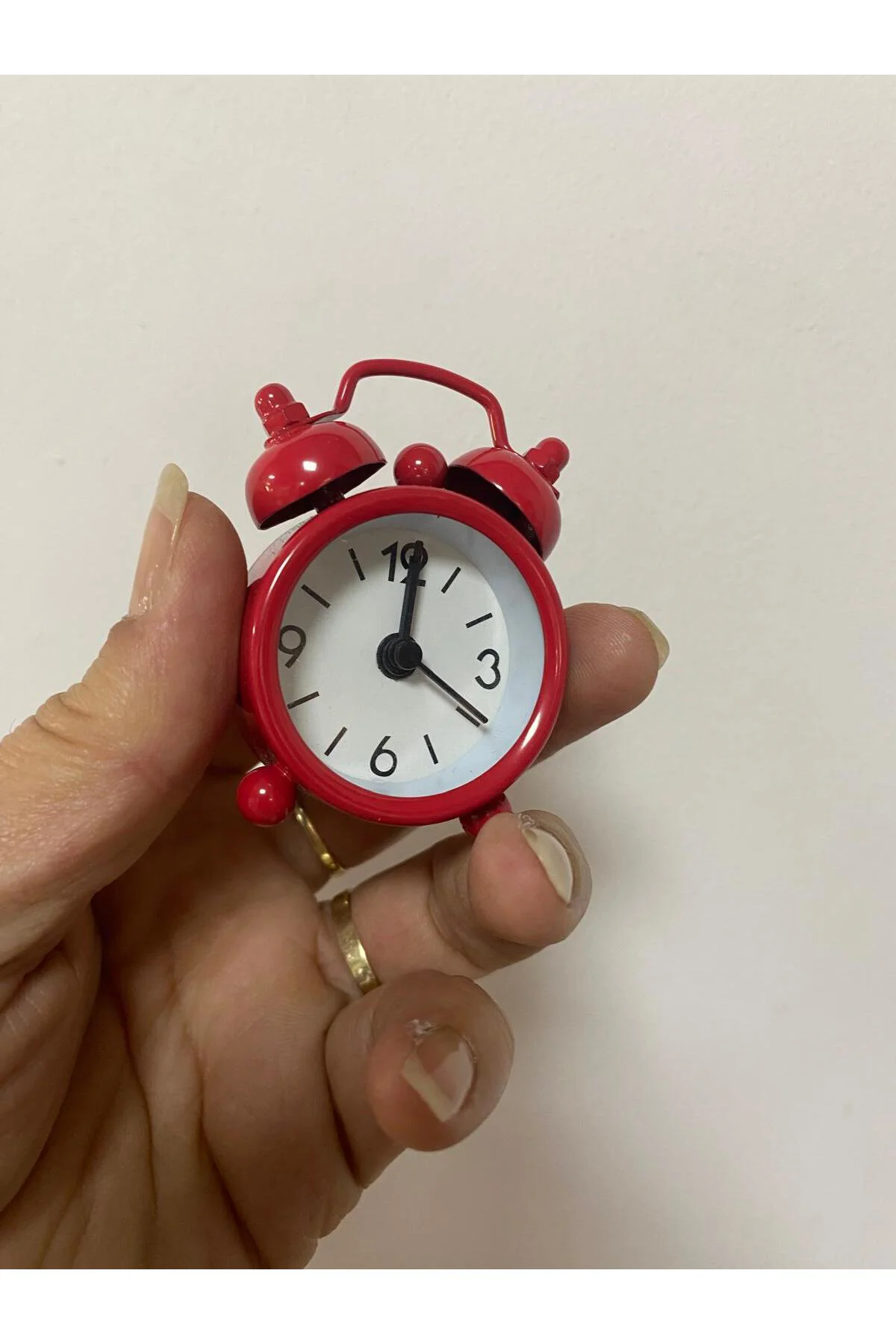 Mini Retro Çalar Saat | Alarm Özellikli Dekoratif Masa Saati 8 x 6 cm Mini Retro Çalar Saat | Alarm Özellikli Dekoratif Masa Saati 8 x 6 cm