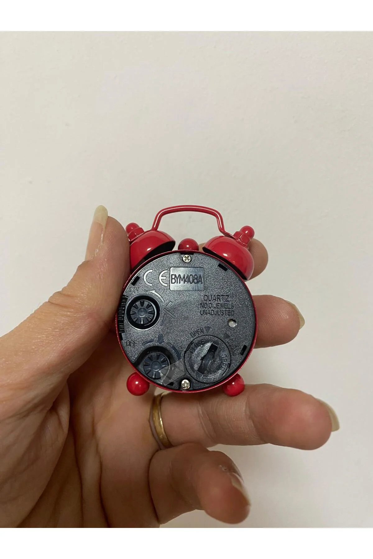Mini Retro Çalar Saat | Alarm Özellikli Dekoratif Masa Saati 8 x 6 cm Mini Retro Çalar Saat | Alarm Özellikli Dekoratif Masa Saati 8 x 6 cm