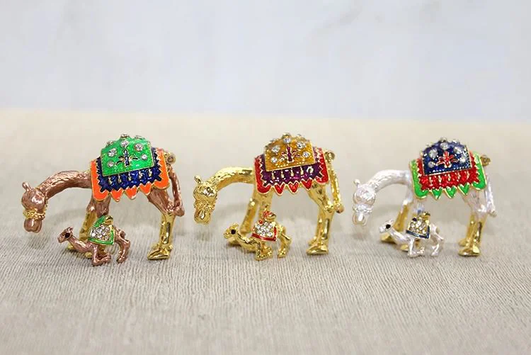 Minik Deve Figürini – Swarovski Kristal Dekoratif Heykelcik (5 Cm)