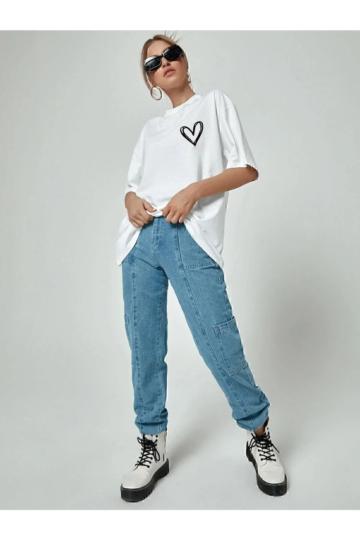 Minimal Kalp Baskılı Beyaz Oversize Tshirt