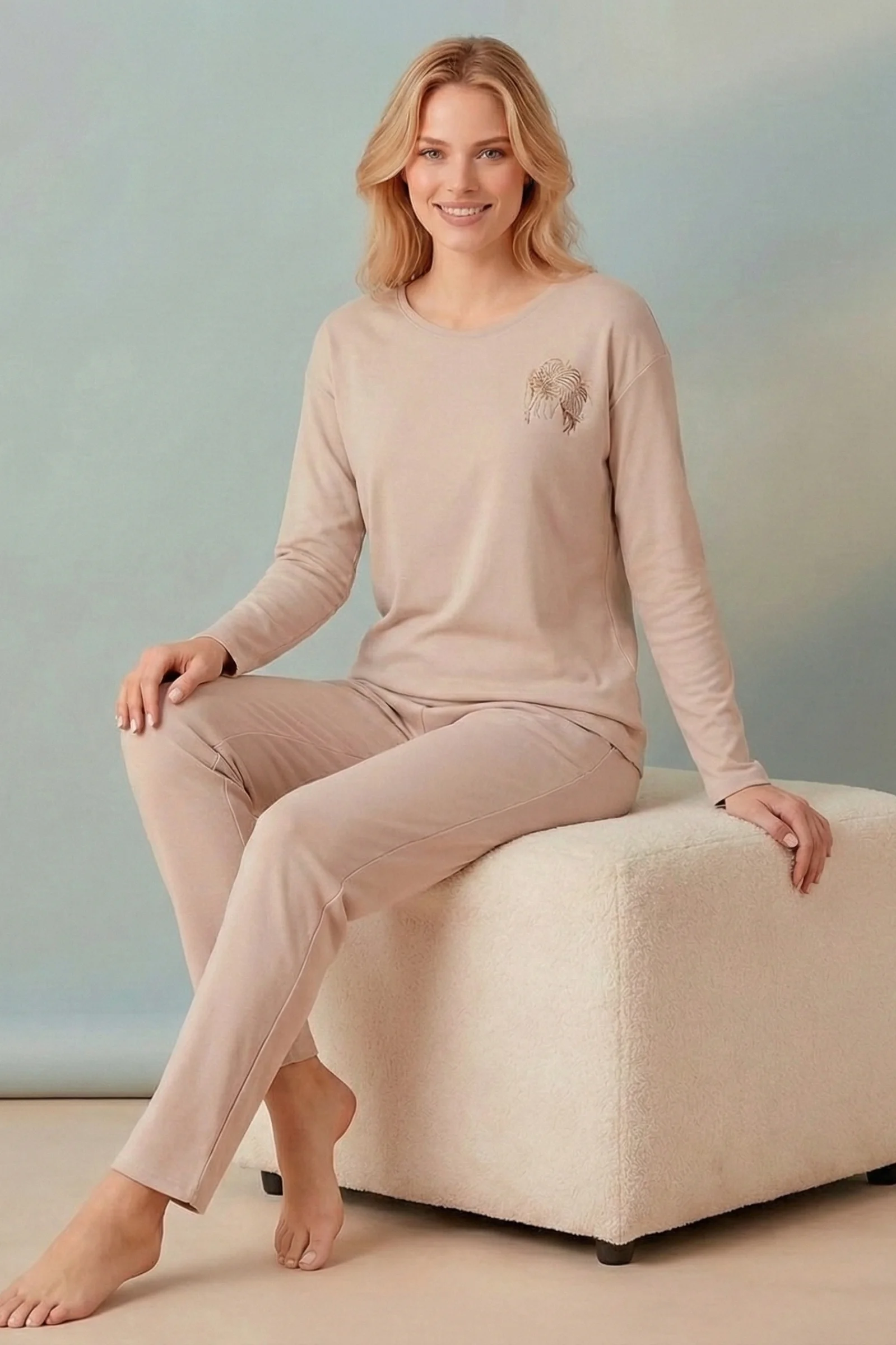 Minimalist Desenli Geniş Beden Sade Şık Uzun Kollu Örme Pijama Takımı, Bej, XL Minimalist Desenli Geniş Beden Sade Şık Uzun Kollu Örme Pijama Takımı, Bej, XL Fiyatı, Yorumları ve Özellikleri