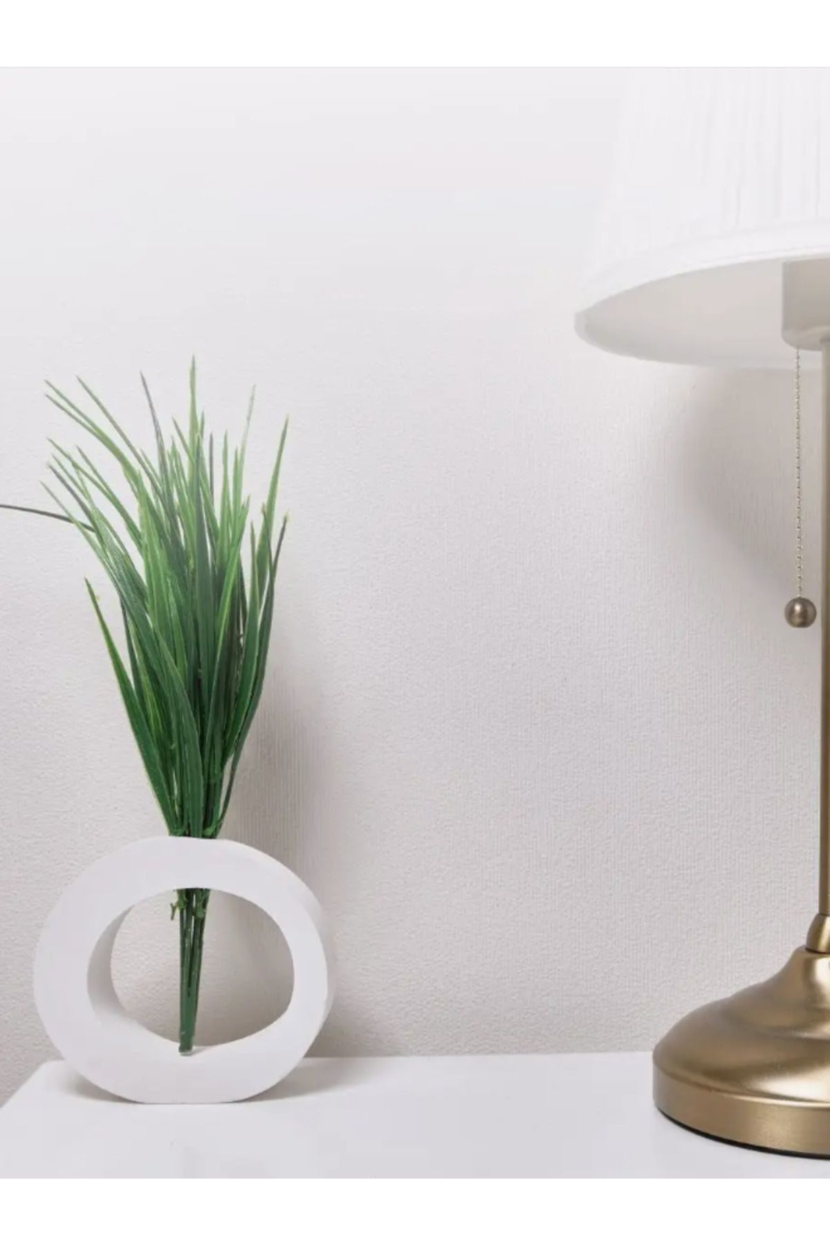 Minimalist Halka Formunda Dekoratif Beton Vazo – Şıklık ve Modern