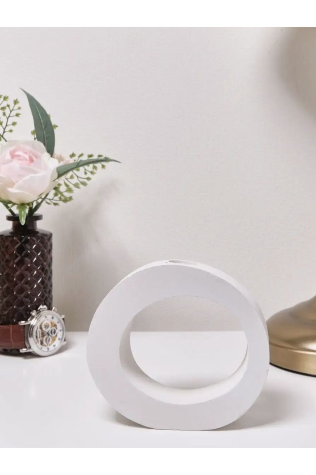 Minimalist Halka Formunda Dekoratif Beton Vazo – Şıklık ve Modern