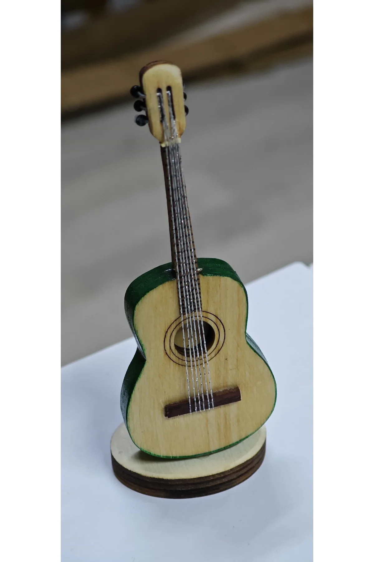 Minyatür Masa Üstü Hediyelik Gitar - Görsel 4