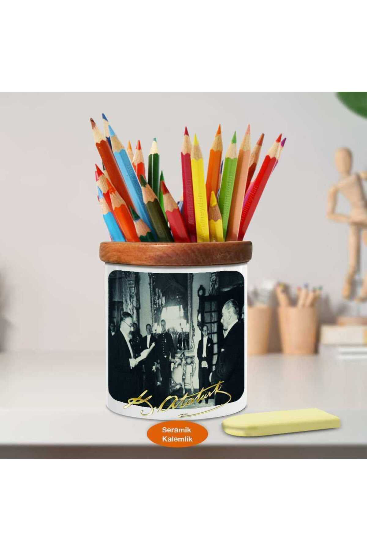 Asilmeydan Misafiriyle Sohbet Eden Atatürk Ahşap Seramik Kalemlik-812