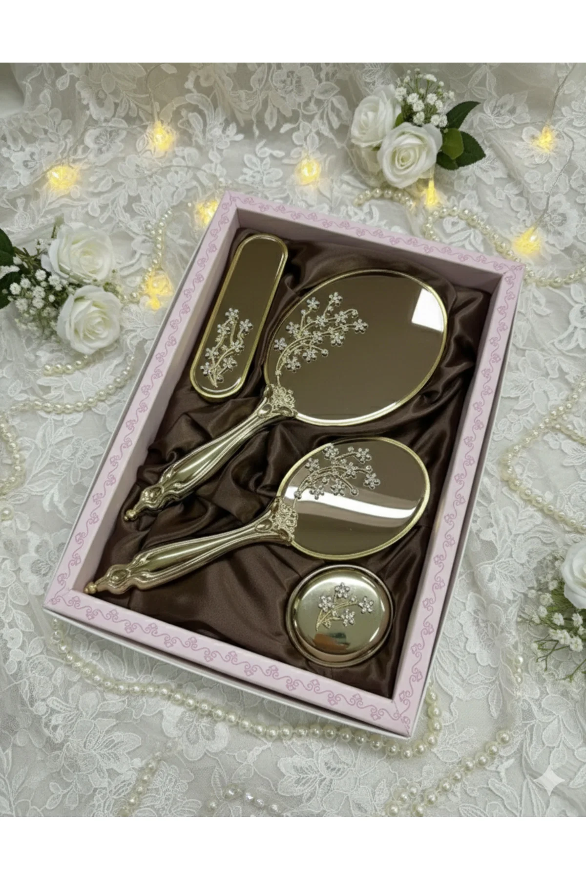 MissAyza Bahar Dalı Serisi 4’lü Lüks Çeyizlik Ayna & Fırça Seti - Gold Tasarım MissAyza Bahar Dalı Serisi 4’lü Lüks Çeyizlik Ayna & Fırça Seti - Gold Tasarım