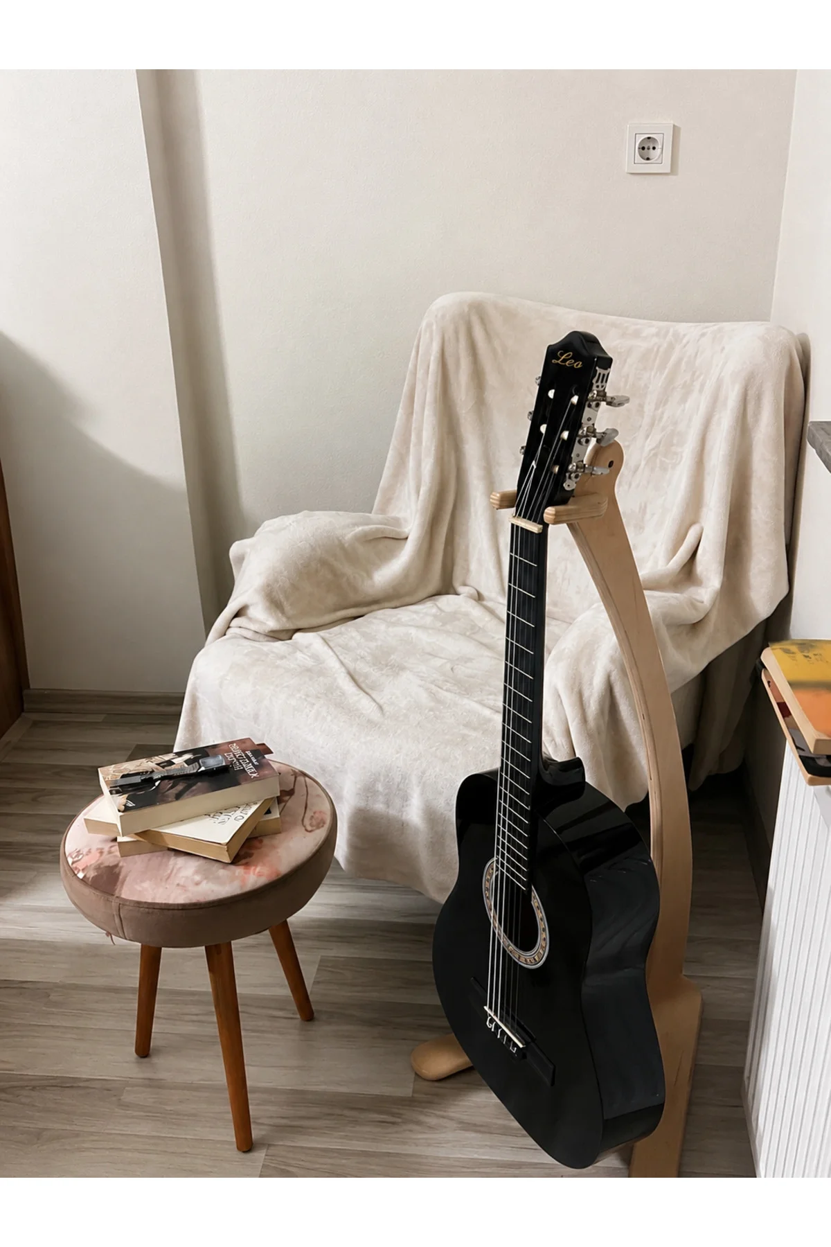 MNT02 Ham Ahşap Tasarım Gitar Enstrüman Sehpası Ayaklık MNT02 Ham Ahşap Tasarım Gitar Enstrüman Sehpası Ayaklık