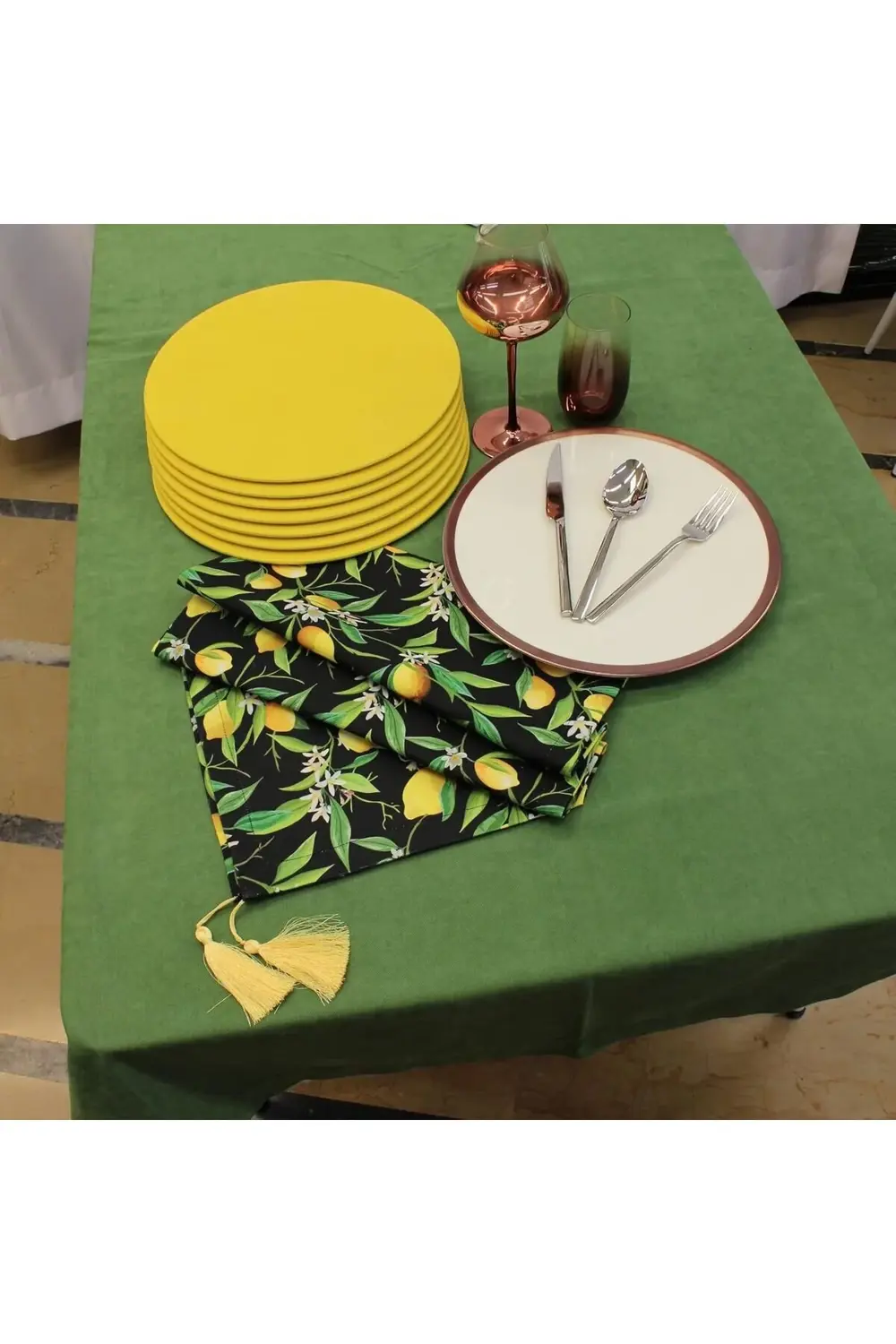 modaflux Desenli Siyah Zemin Arka Plan Baskılı Runner Servis 40x1