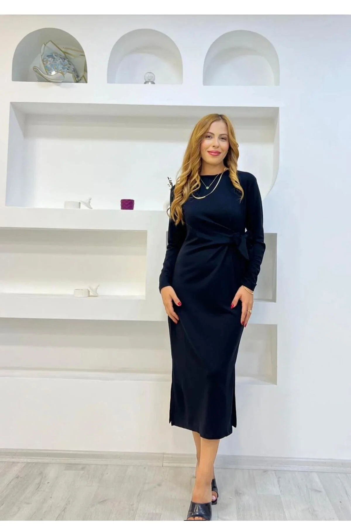 modal dokulu uzun kol yırtmaç detaylı kuşaklı elbise
