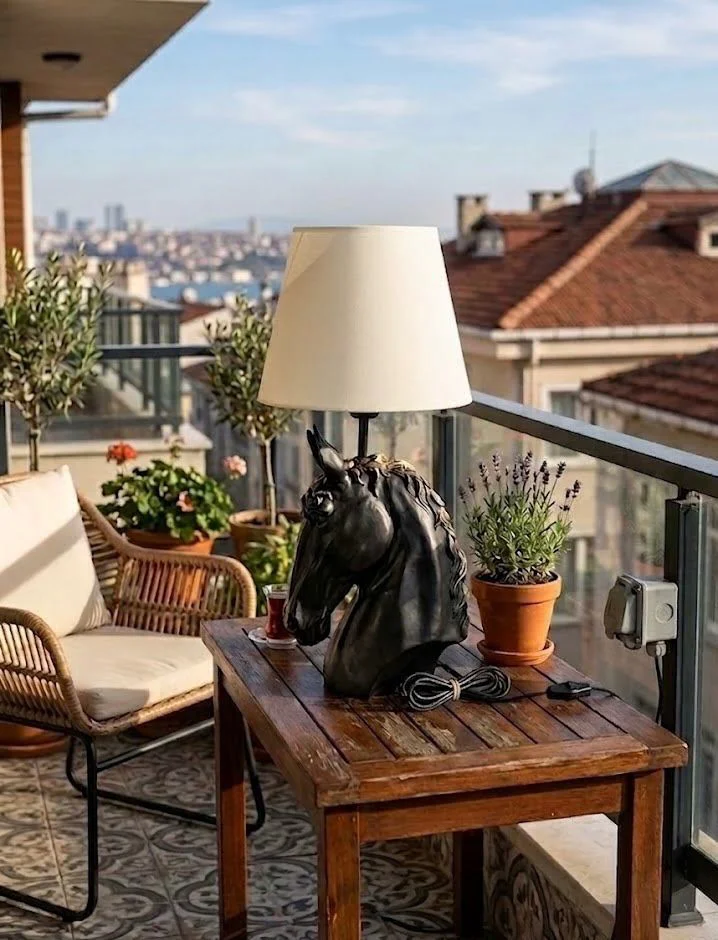 Modern At Abajur Siyah Gold Büst Abajur  Heykel  –  Beyaz Şapka D